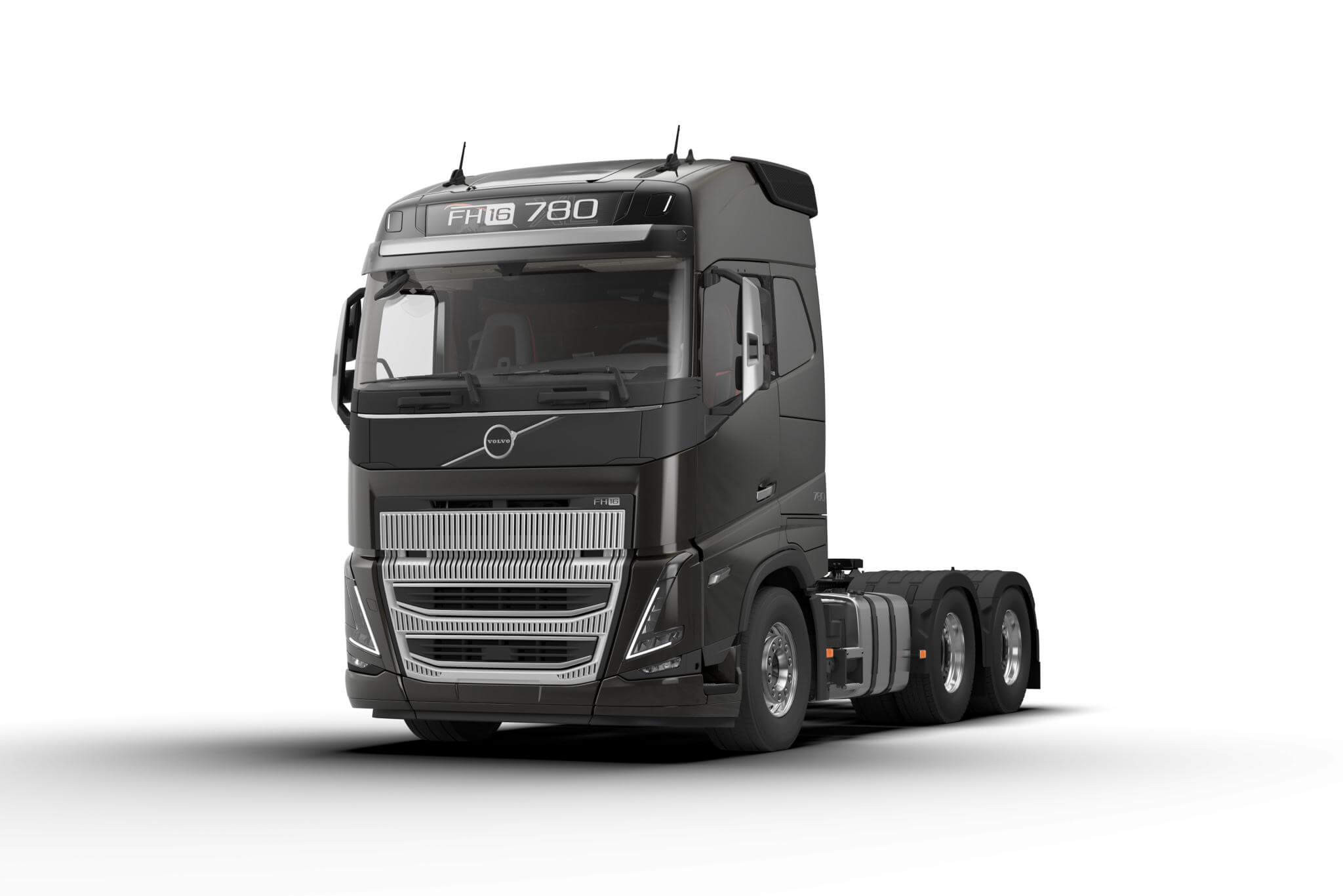schwarzer Volvo FH16 seitliche Frontansicht